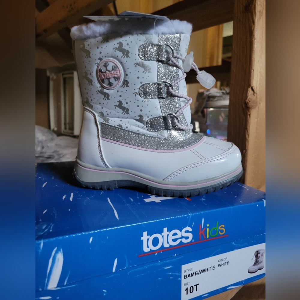 Totes 10T winter snow boots.